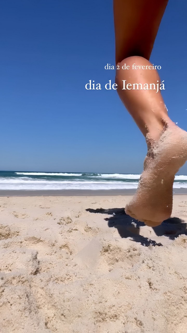 Deborah Secco Feet